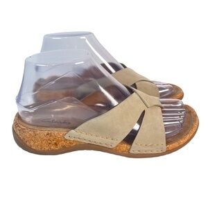 Clark’s Tan Leather Cork Sole Slide On Shoes Sandals Flats Size 6